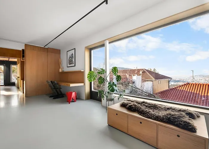 Stay In The Hollywood Hills Of Bergen With Breathtaking Views