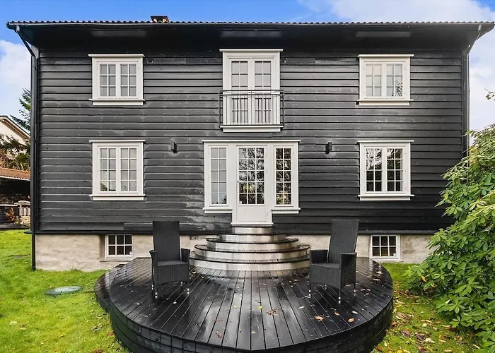 Traditional Norwegian Villa, Bay View And Boat